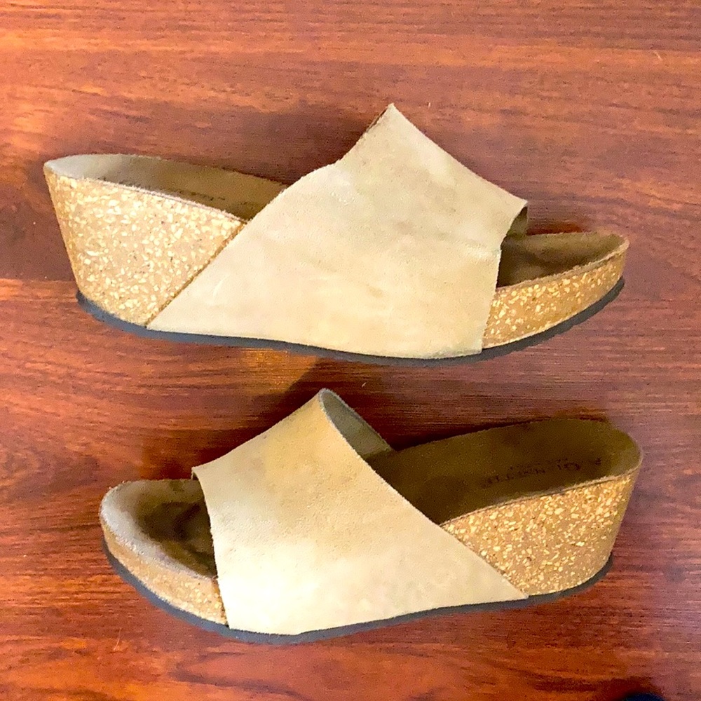 A. Giannetti Tan Suede Platform Sandals size 9
